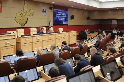 Перспективы совершенствования законодательства в сфере молодежной политики обсудили на круглом столе Молодежного парламента